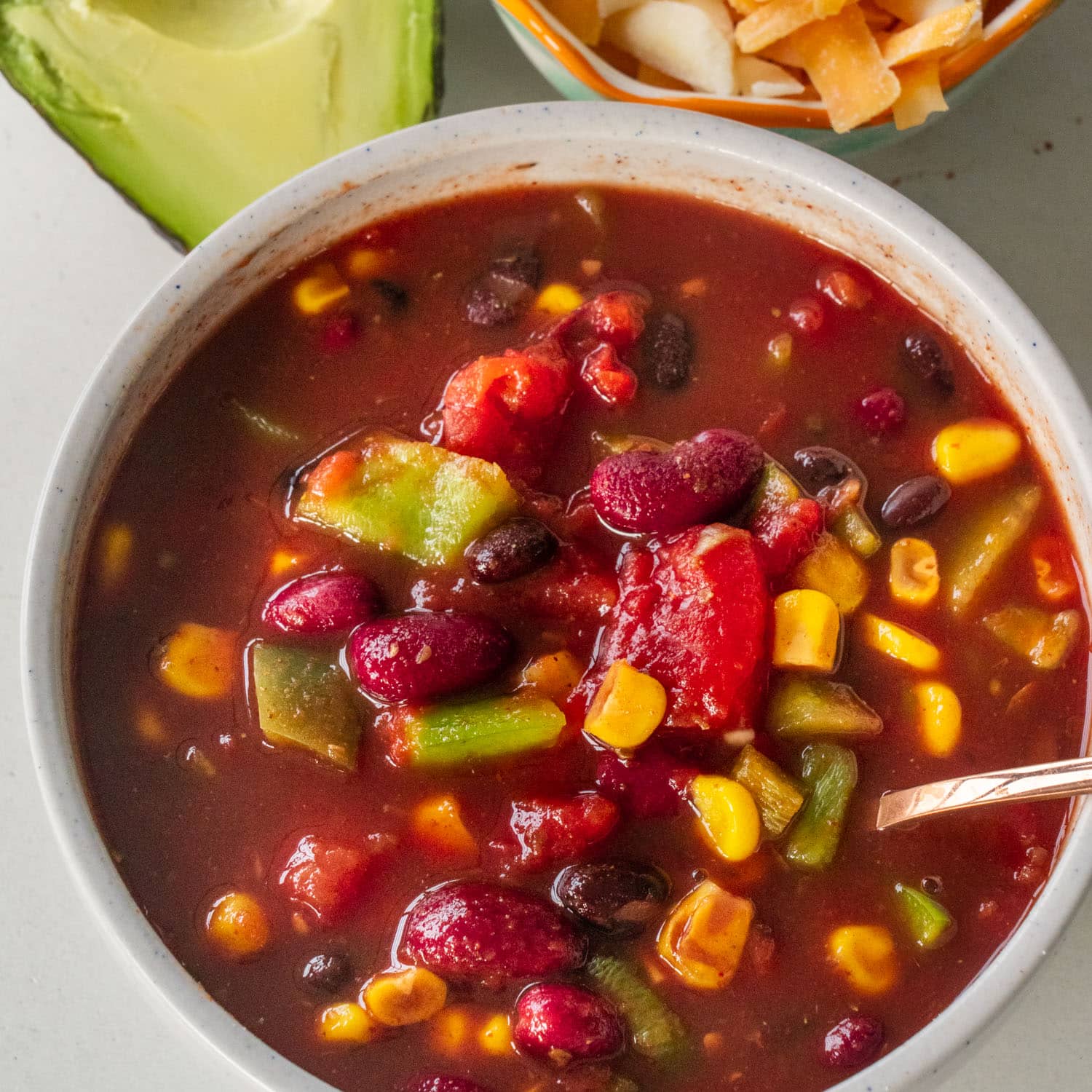 Flavorful Slow Cooker Chili: The Vegetarian Meal Meat-Eaters Love